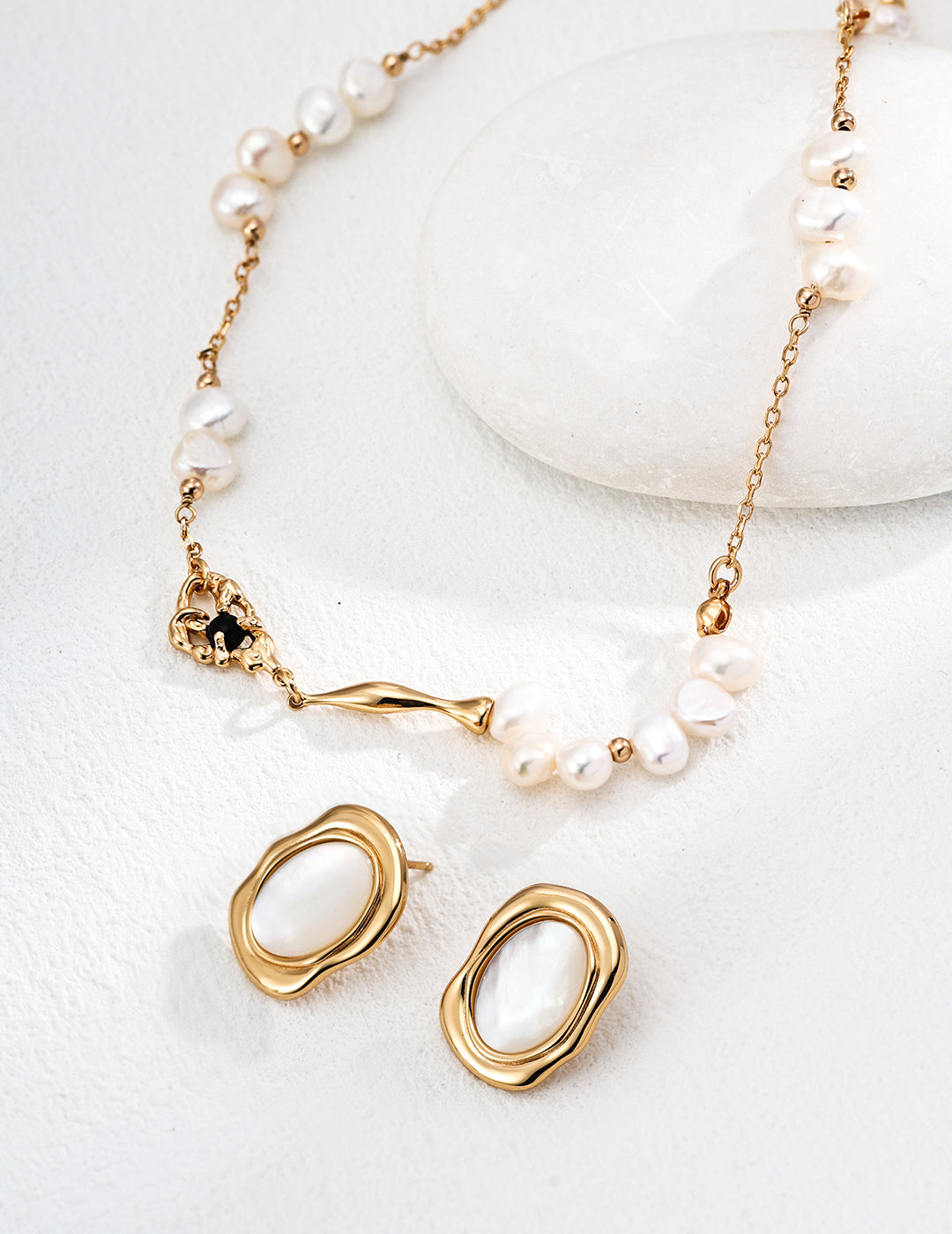 Natural Pearl and Black Onyx Necklace