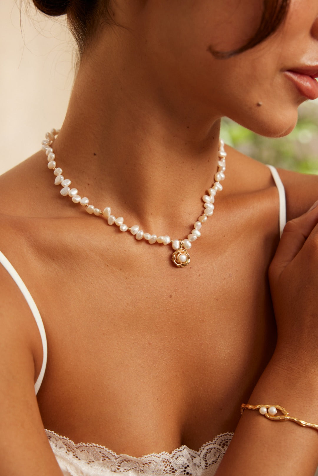 Topo Revive Camellia Irregularly Shaped Natural Pearl Necklace