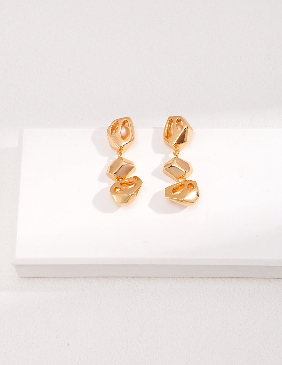 Topo Revive Geometric Gold Cascade Pearl Earrings