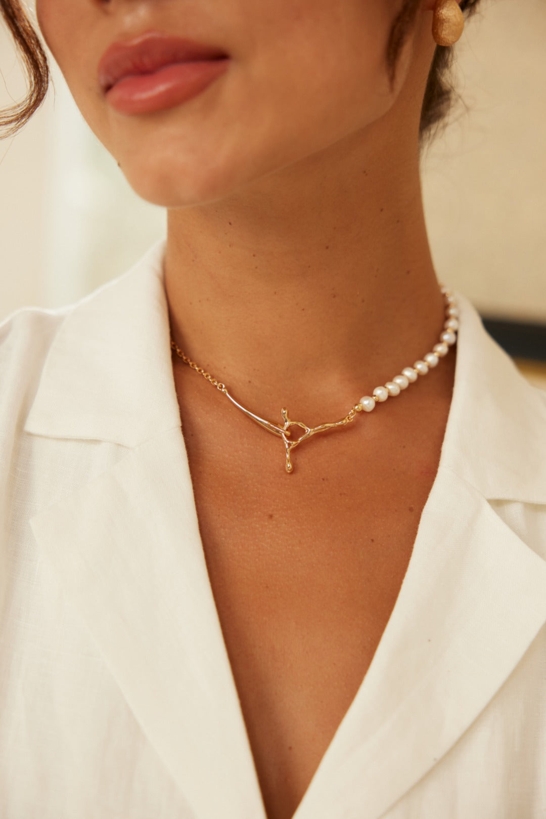 Topo Revive Half and Half Silver Pearl Necklace with Fluid Design