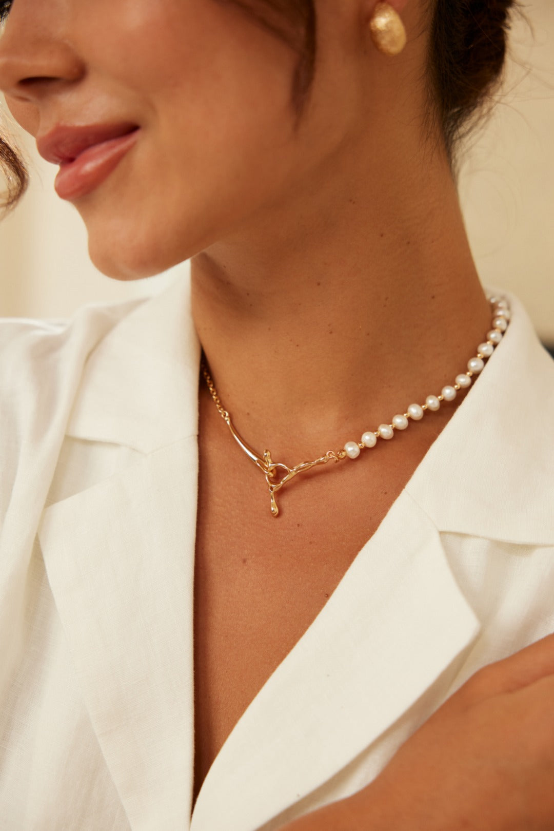 Topo Revive Half and Half Silver Pearl Necklace with Fluid Design