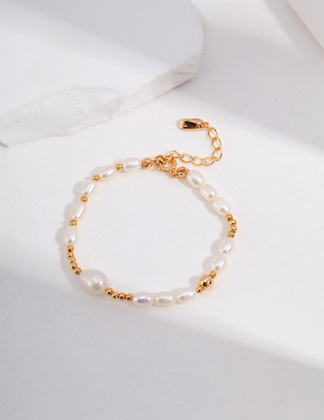 Topo Revive Irregular Pearl Golden Glow Pearl Bracelet