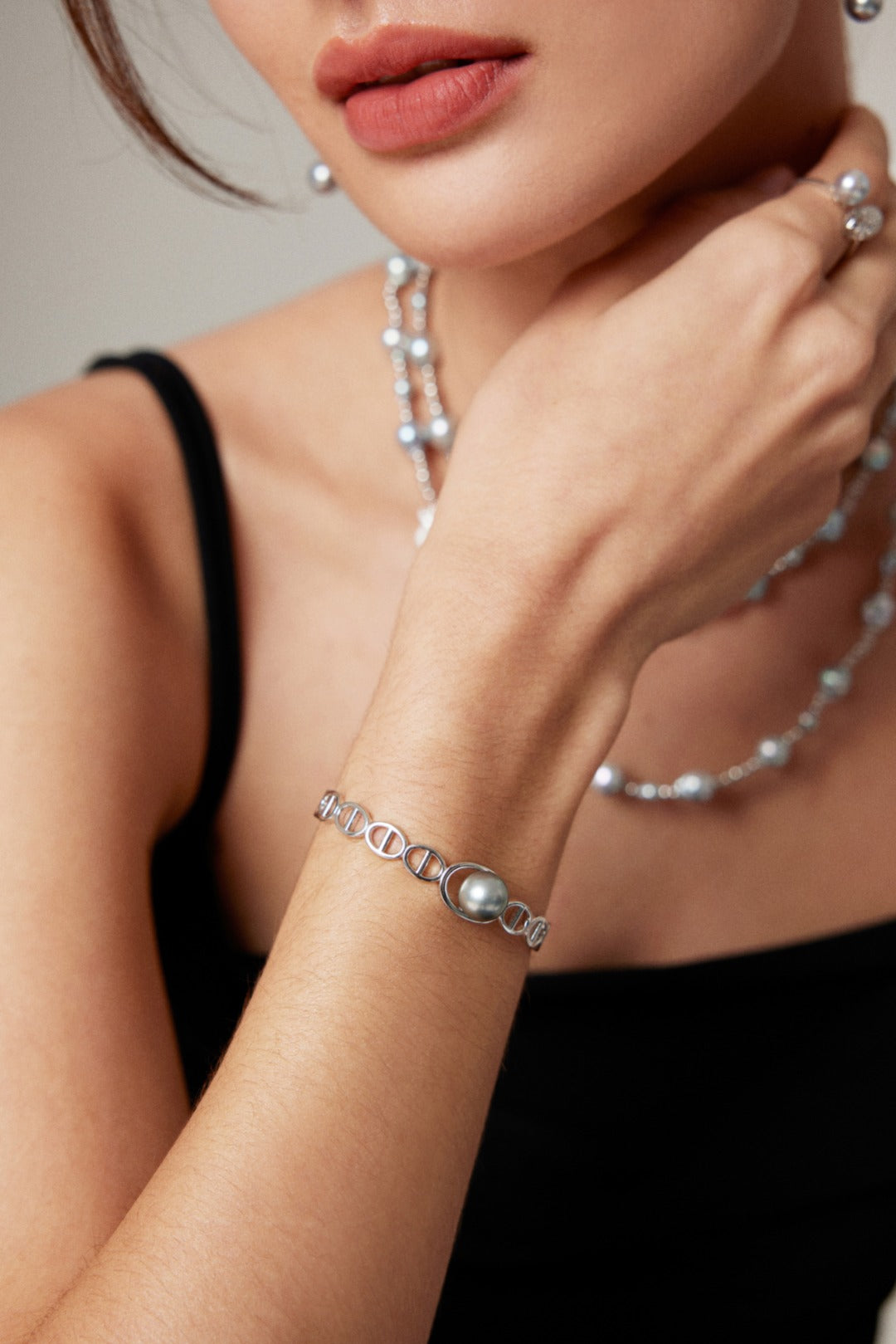 Topo Revive Platinum Grey Akoya Pearl Open Bracelet