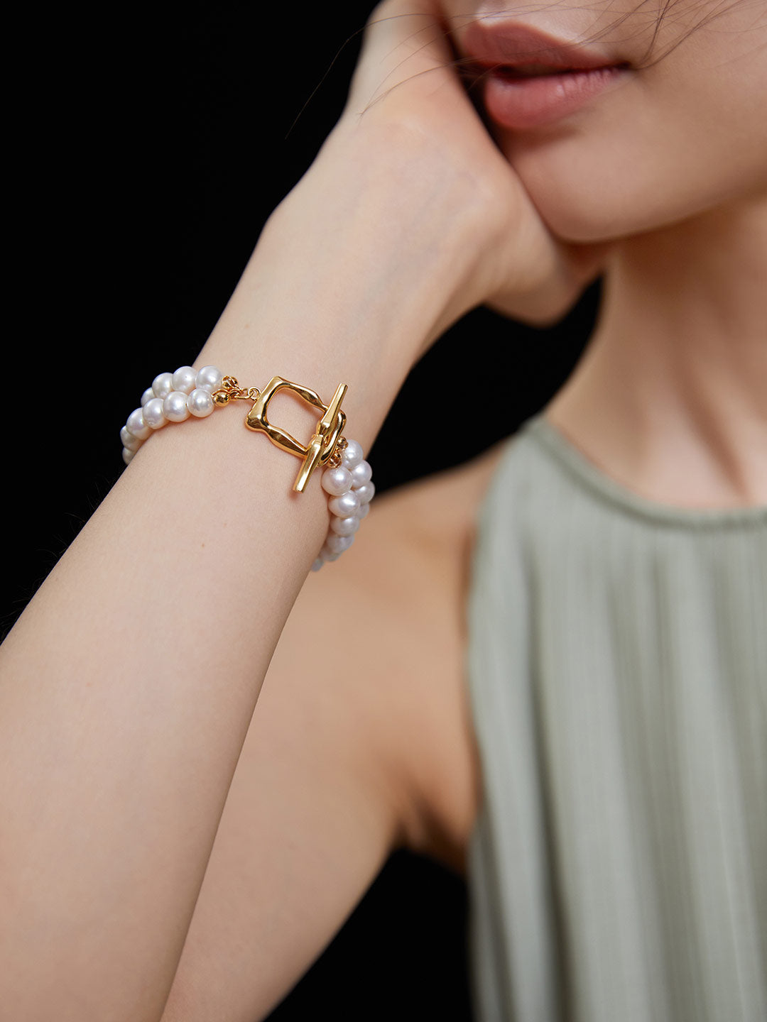 Topo Revive Silver Minimalist Natural Pearl Bracelet with Organic Bar Lock