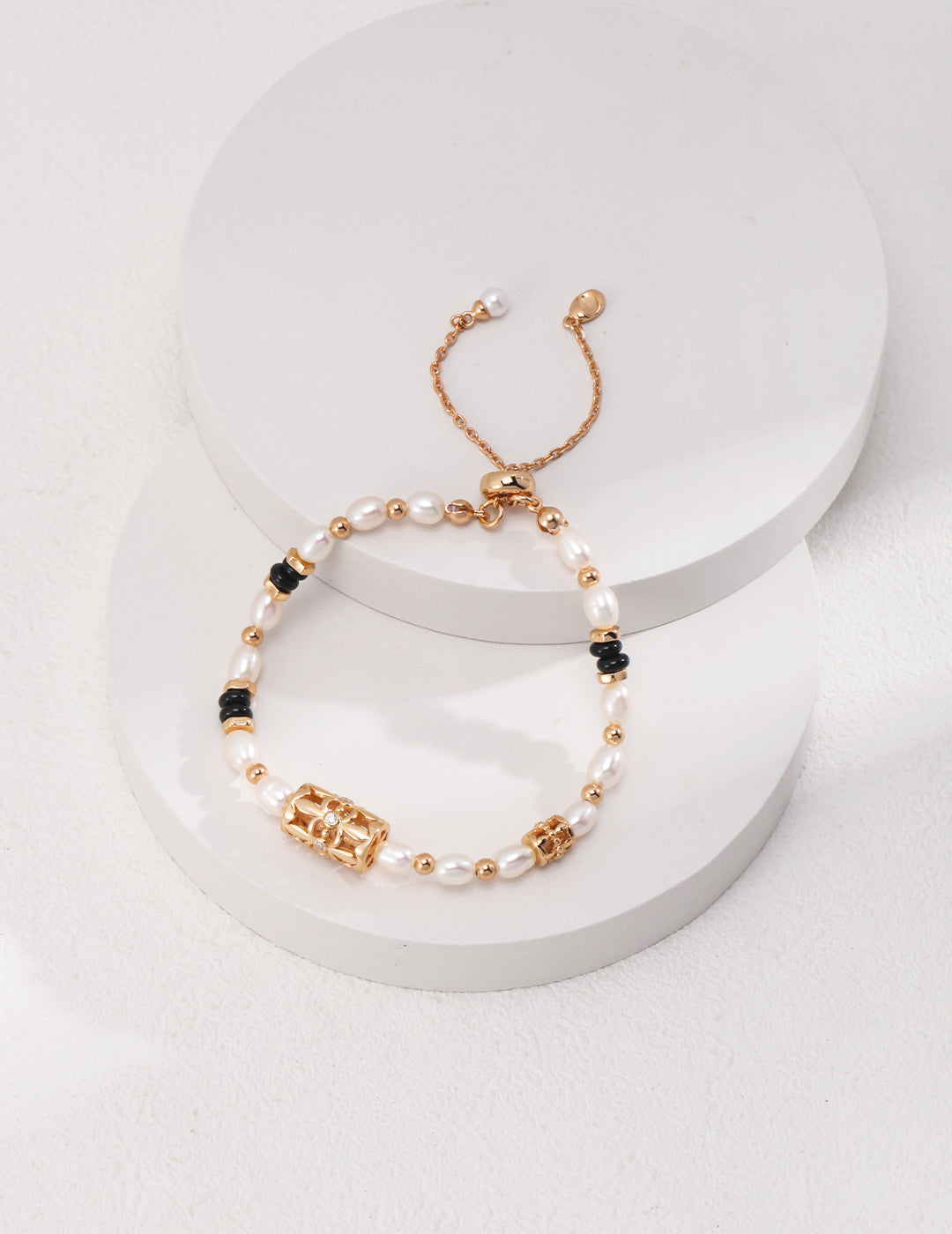 Topo Revive Timeless Elegance Pearl Bracelet with Black Onyx