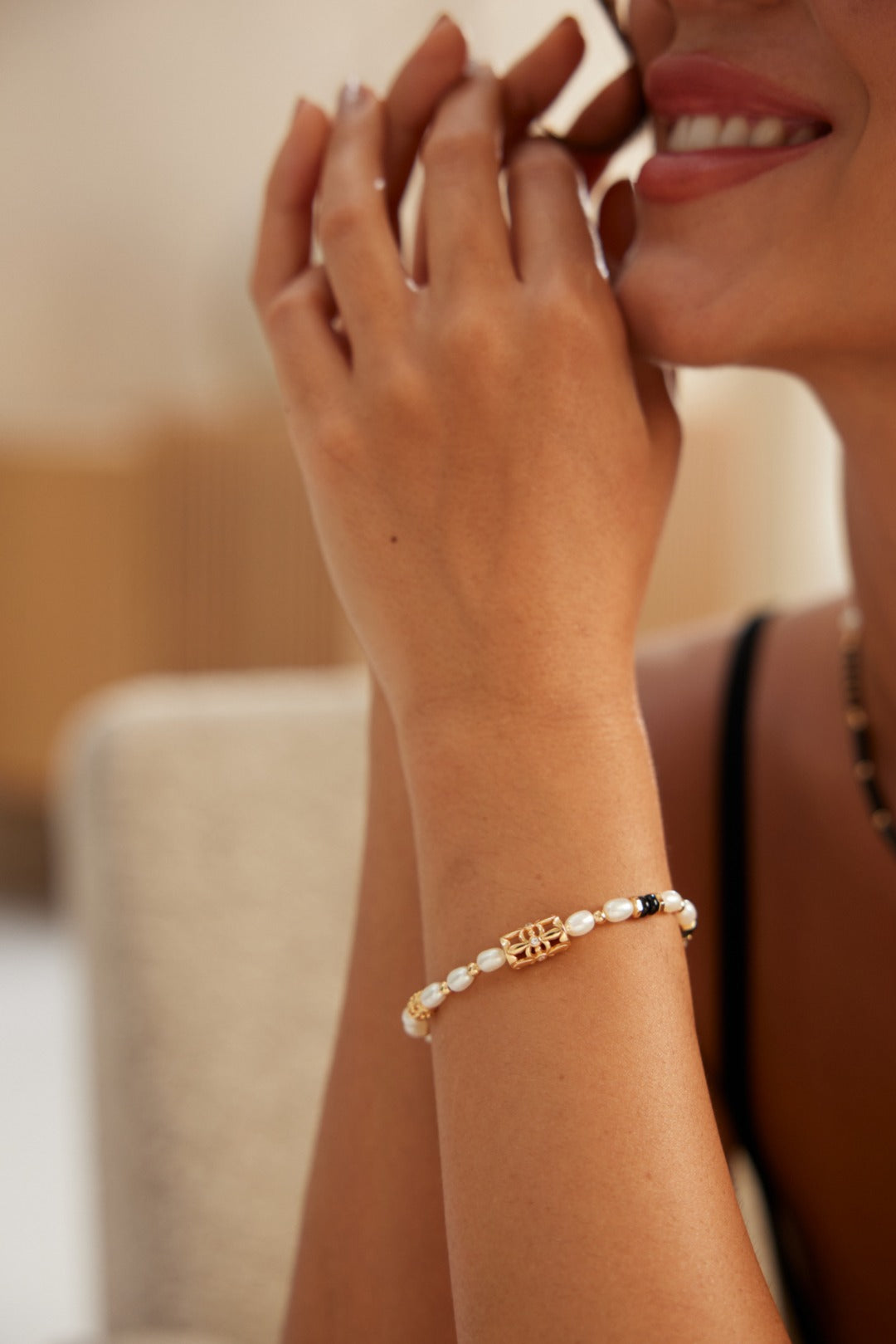 Topo Revive Timeless Elegance Pearl Bracelet with Black Onyx