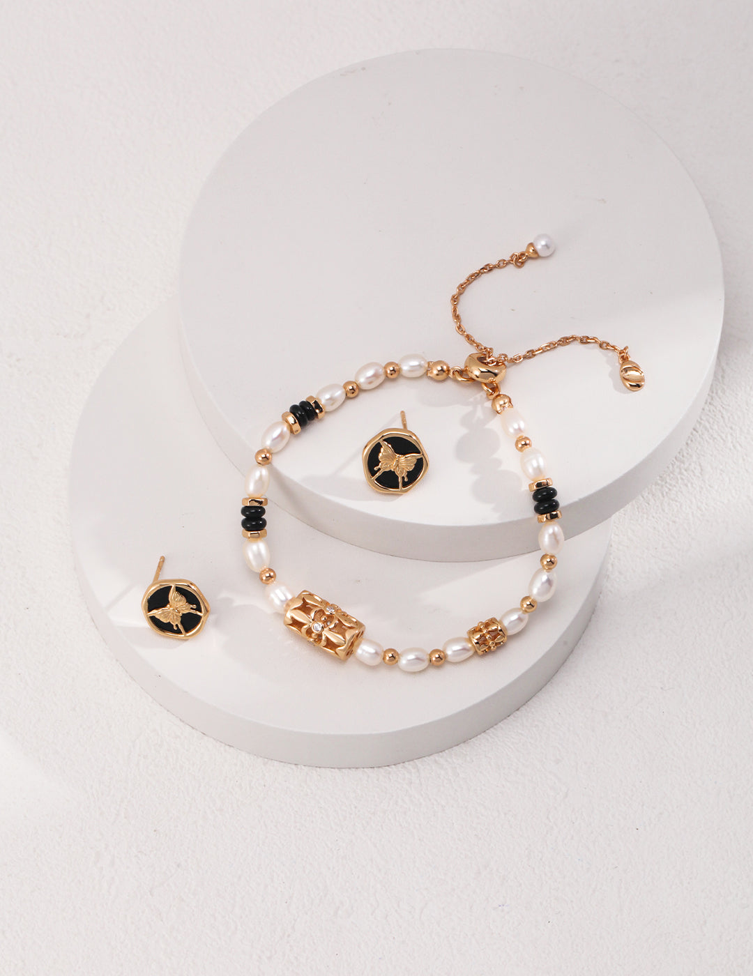 Topo Revive Timeless Elegance Pearl Bracelet with Black Onyx