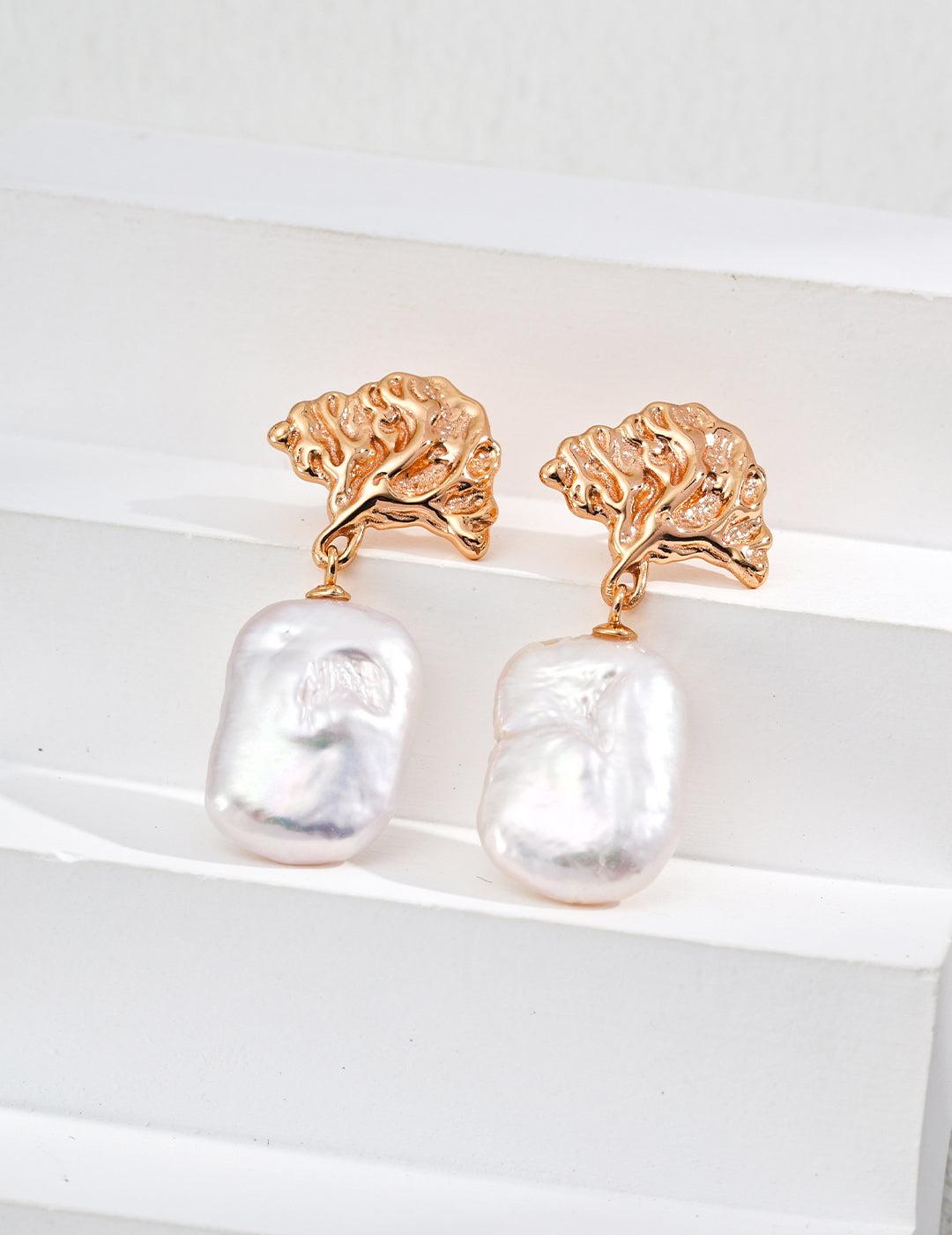 Topo Revive Tree-Shaped Baroque Pearl Earrings