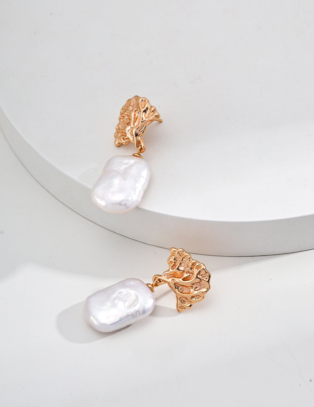 Topo Revive Tree-Shaped Baroque Pearl Earrings