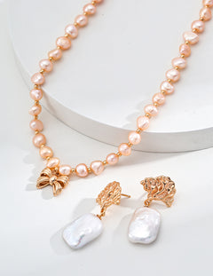 Topo Revive Blush Pearl Bow Necklace