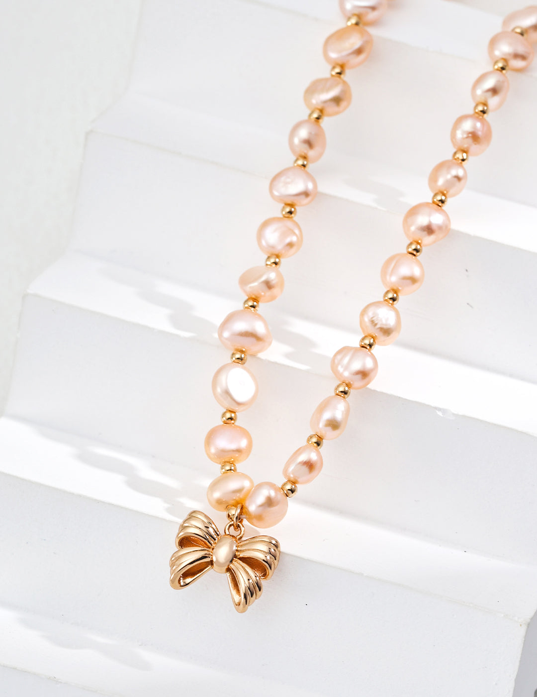 Topo Revive Blush Pearl Bow Necklace