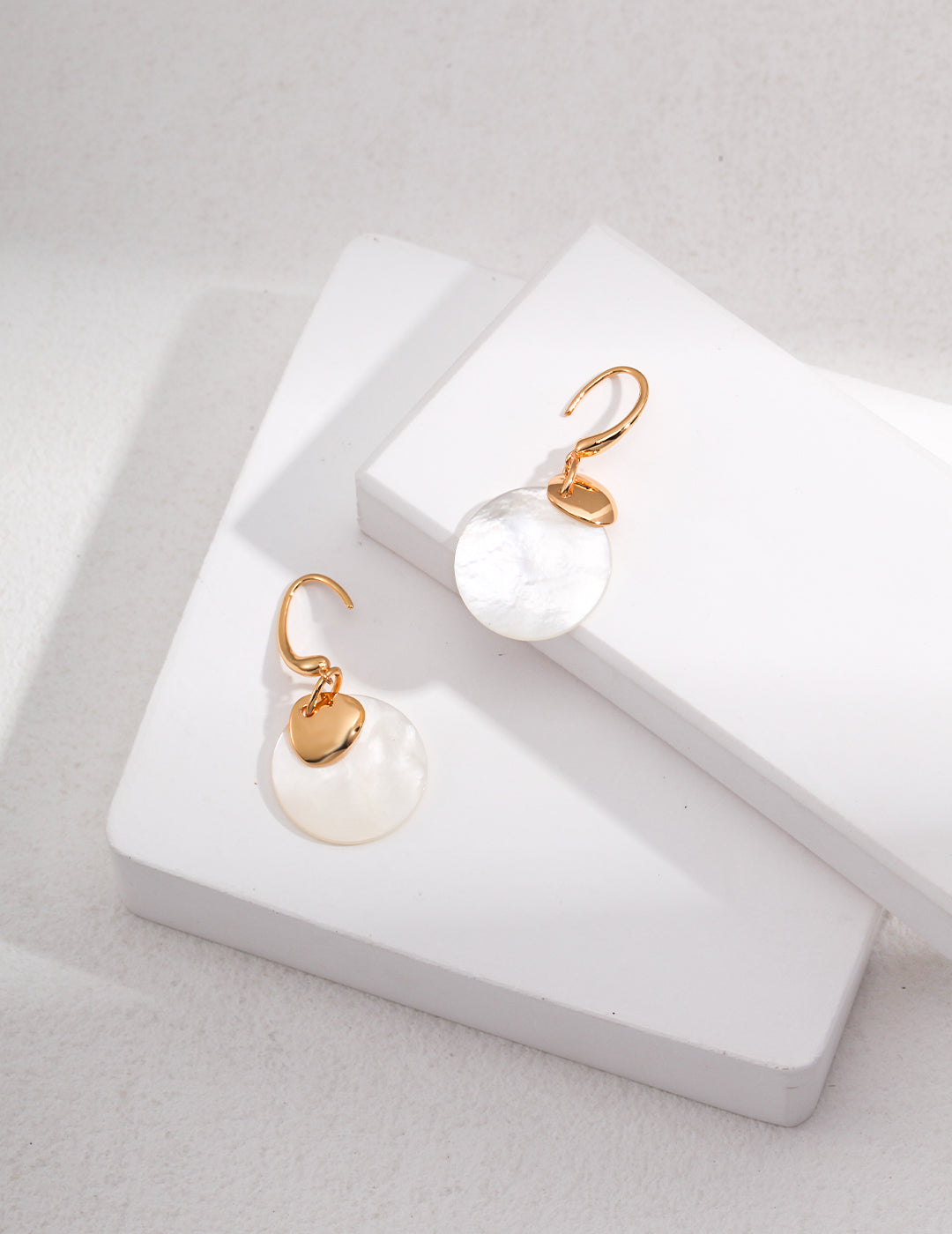 Topo Revive Ethereal Round Mother of Pearl Double-Layered Earring