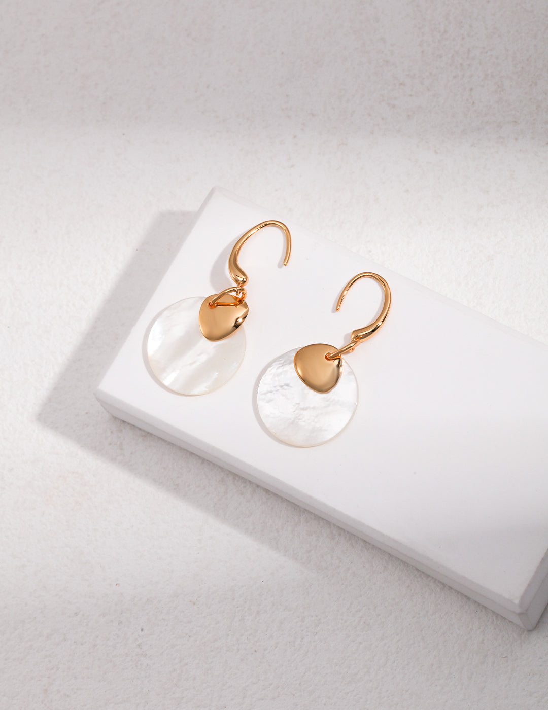 Topo Revive Ethereal Round Mother of Pearl Double-Layered Earring