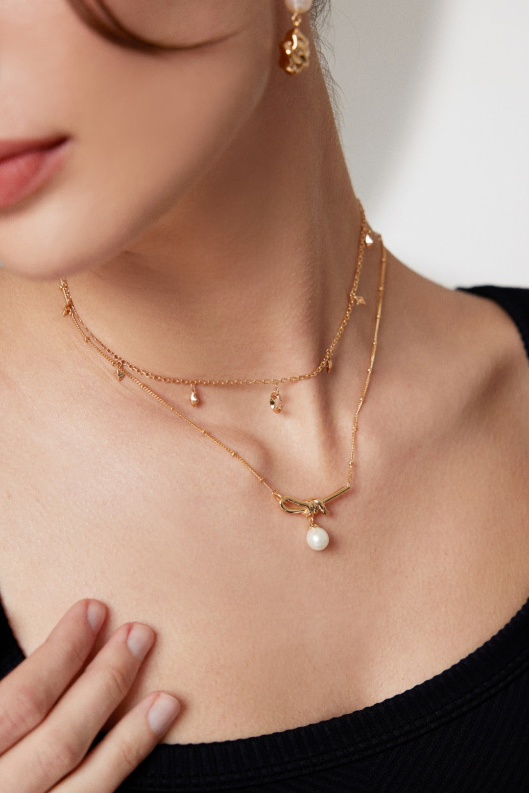 Topo Revive Golden Knot Pearl Necklace