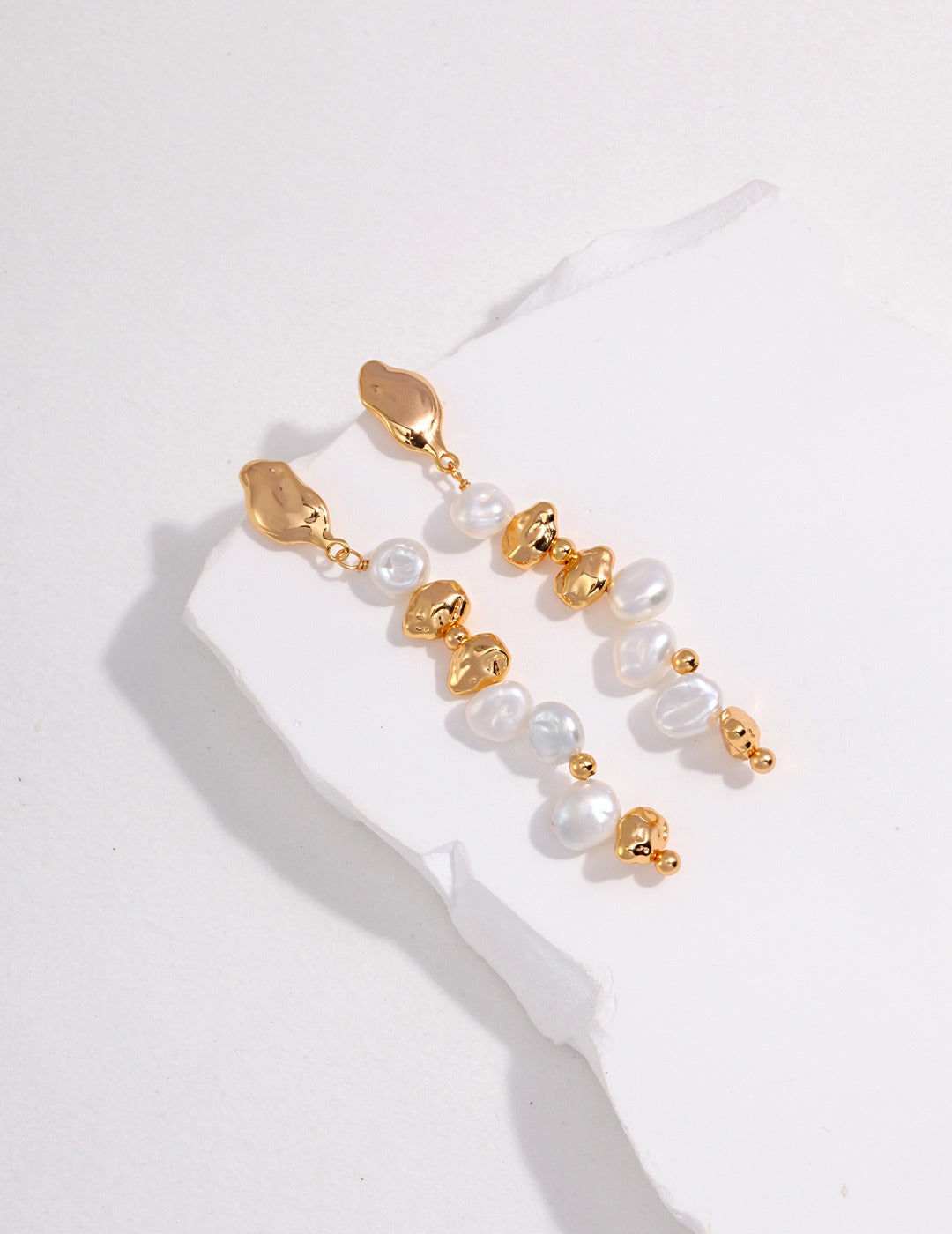 Topo Revive Irregular Natural Pearl Cascading Earrings