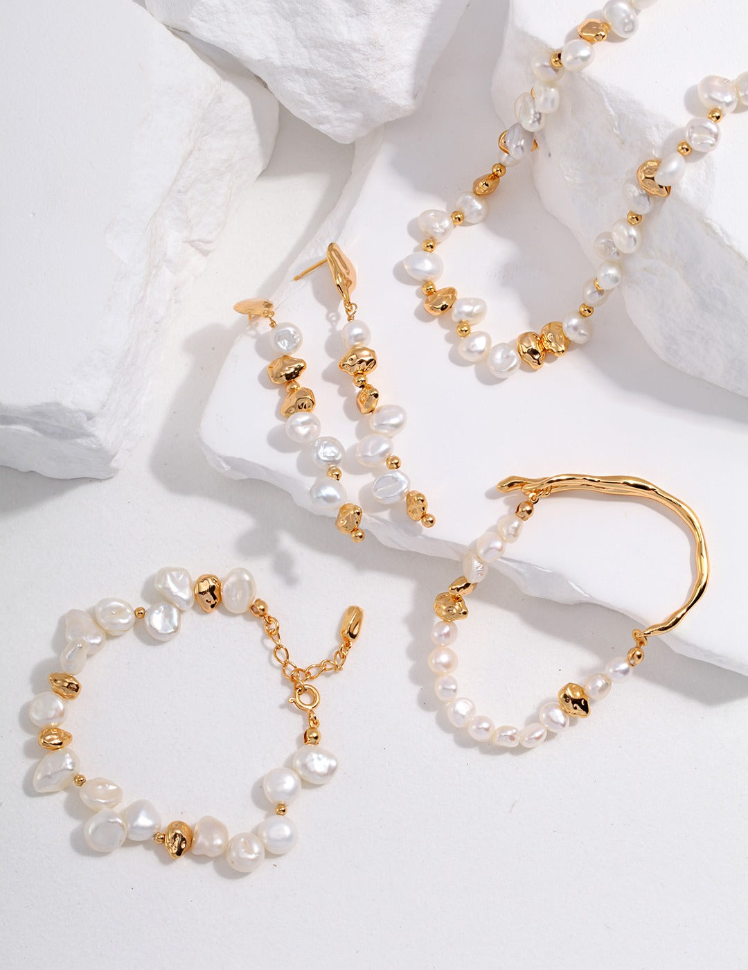 Topo Revive Irregular Natural Pearl Cascading Earrings