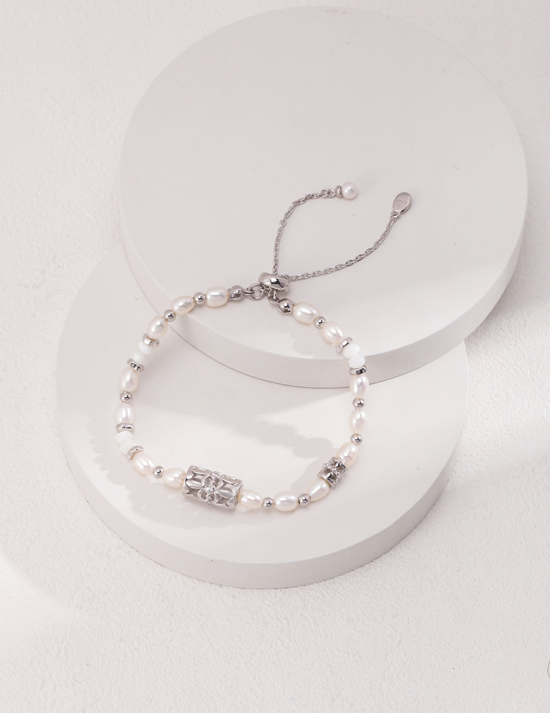 Topo Revive Timeless Elegance Pearl Bracelet with Black Onyx