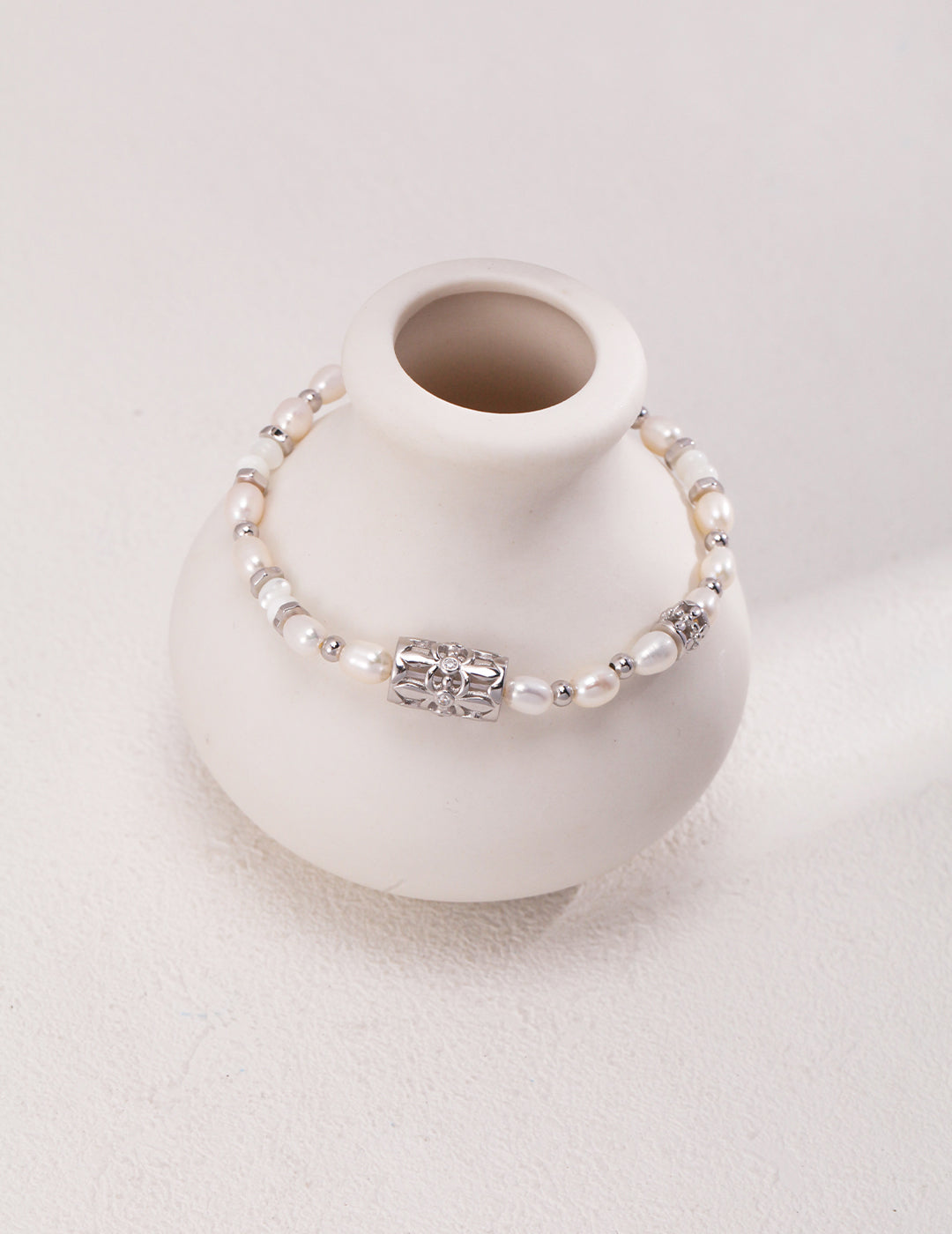 Topo Revive Timeless Elegance Pearl Bracelet with Black Onyx