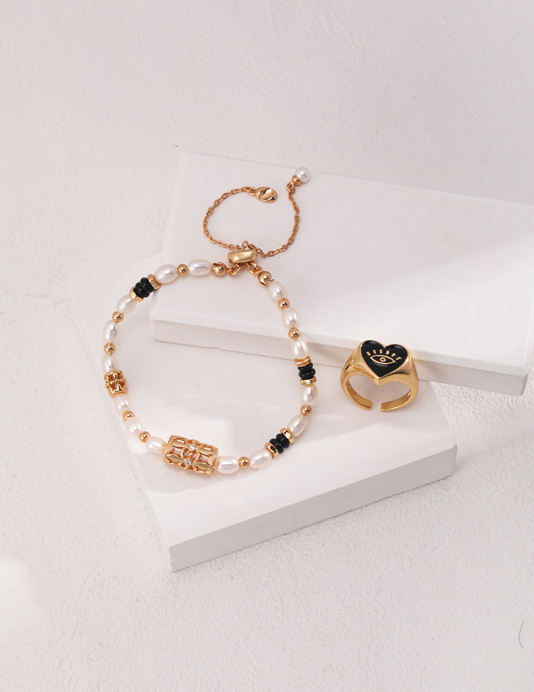 Timeless Elegance Pearl Bracelet with Black Onyx